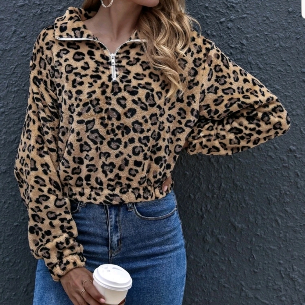 All Tops Must GoHalf Zipper Leopard Top CLEARANCE - Picture 3 of 3